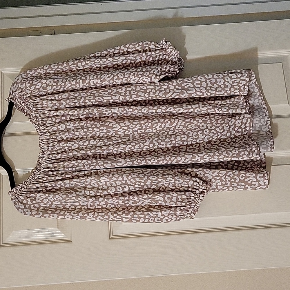 Oversize knit blouse.  Tan and white great blend for Fall wear.  Half sleeve.